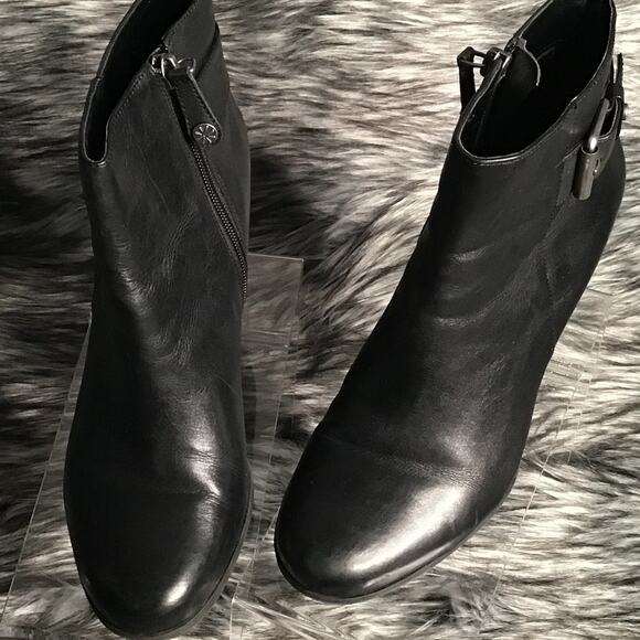 Isaac Mizrahi Black Leather Ankle Boots 7M - Picture 4 of 8